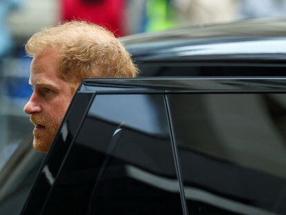 El príncipe Enrique llegaba este marte al edificio del Alto Tribunal de Inglaterra y Gales, en Londres.