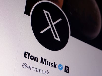 Perfil de Elon Musk en la plataforma, con el 'check' azul junto a su nombre.