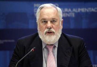 El ministro de Agricultura, Alimentación y Medio Ambiente, Miguel Arias Cañete, durante la presentación de los datos del Panel de Consumo Alimentario 2012, hoy en la sede del Ministerio en Madrid.