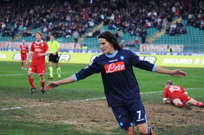Cavani, durante el partido de la Serie A frente al Bari.
