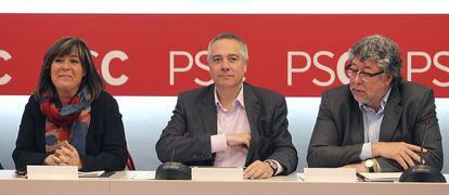 De izquierda a derecha, Núria Marín, Pere Navarro y Antonio Balmón.