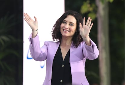 La candidata del PP, Isabel Díaz Ayuso, en un acto electoral el día 30 de abril en Móstoles (Madrid).