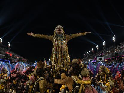 Representación de la santa africana Rosa Maria Egípcia, durante el Carnaval de Río, el 21 de febrero de 2023.