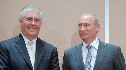 Tillerson y Putin, en 2011, firmando un acuerdo en Sochi (Rusia) en 2011.