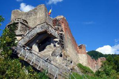 Escaleras de acceso al castillo de Poienari, en el valle del Arges.