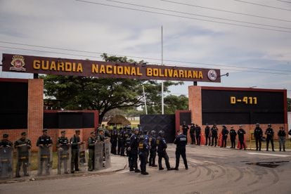 Militares vigilan el penal de Tocuyito, el 26 de octubre.