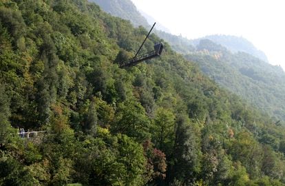 <b>SCALA BELLAVISTA, MERANO (ITALIA) / MATTEO THUN. </b>El arquitecto italiano Matteo Thun proyectó en 2005 este mirador para los jardines del castillo de Trauttmannsdorf, cerca de Merano, al norte de Italia. Se eleva 25 metros del suelo. “Soñé con una escalera que vuela. El visitante tendría que sentir que está volando, levitando sobre el valle del río Adigio”, escribió Thun.