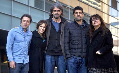 De izquierda a derecha, los directores de cine Daniel Guzmán, Paula Ortiz, Fernando León, Cesc Gay e Isabel Coixet, el pasado martes, en las instalaciones de EL PAÍS.