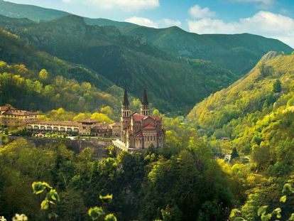 El santuario de Covadonga es el segundo centro religioso más visitado de España; espera 1,2 millones de visitas este 2018 por su centenario.