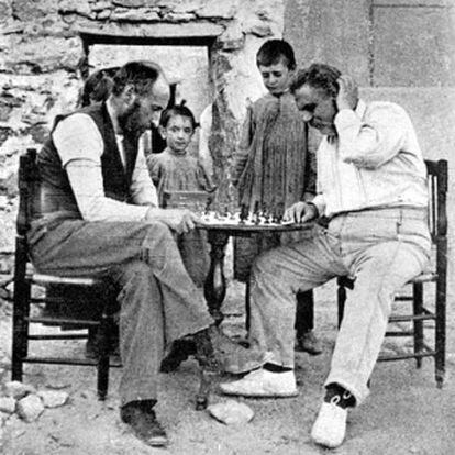 Cajal jugando al ajedrez con Federico Olóriz en Miraflores de la Sierra (verano de 1898).