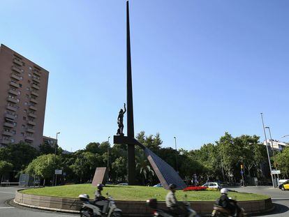 Monument a la II Rep&uacute;blica a la pla&ccedil;a Llucmajor.