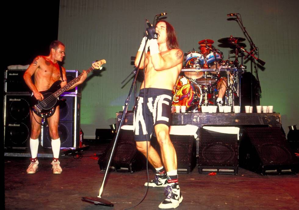 Red Hot Chili Peppers en un concierto en 1991.