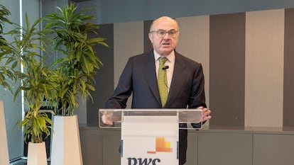 El vicepresidente del Banco Central Europeo, Luis de Guindos, acudió ayer a la reunión de socios de PwC, donde habló sobre la subida de los tipos de interés, la buena marcha del mercado laboral de la zona euro y sobre la estabilidad financiera en Europa.