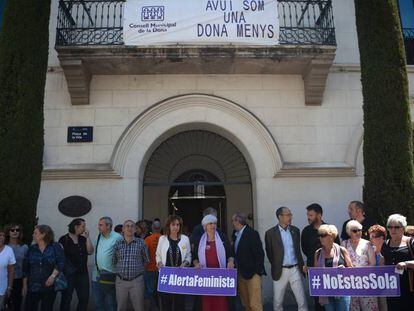 El Ayuntamiento de Badalona ha convocado un minuto de silencio.