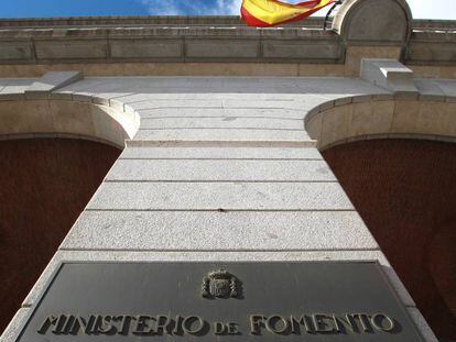 Fachada principal del Ministerio de Fomento, en Madrid.