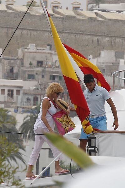 La baronesa Thyssen, a su llegada a Ibiza.