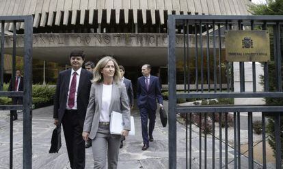 La abogada del Estado sale del Tribunal Constitucional tras presentar hoy los recursos del Gobierno contra la consulta catalana.