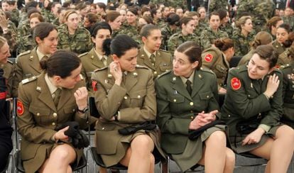 Mujeres militares durante la presentaci&oacute;n del Observatorio de la Mujer de las Fuerzas Armadas, en febrero de 2006.
