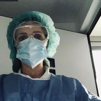 La auxiliar de enfermería Mamen, en uno de los hospitales de Madrid.