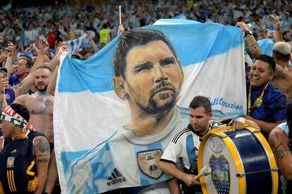 Aficionados argentinos en el estadio Lusail de Doha.