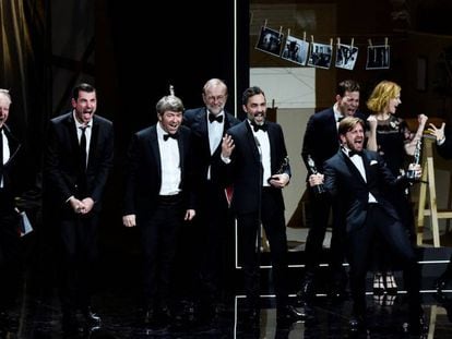 El actor Stellan Skarsgard y el equipo de &#039;The Square&#039; celebran el &eacute;xito en los Premios del Cine Europeo.