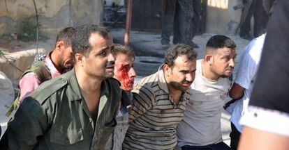 El Ej&eacute;rcito de Siria Libre detiene a un grupo de polic&iacute;as en Alepo.  
