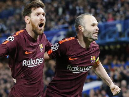 Messi i Iniesta celebren el gol.