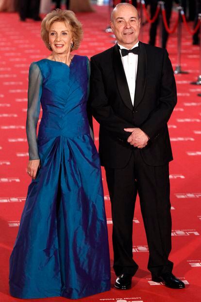 Otro caso de elegancia innata es el de Marisa Paredes. En 2012 deslumbró con un vestido azul de  Carmen Halffter.