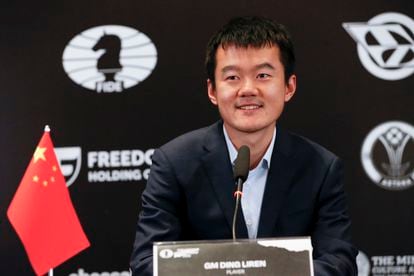 Liren Ding después de ganar a Ian Niepómniashi en el Mundial de Ajedrez, en Astaná este domingo. 