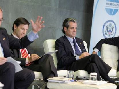 De izquierda a derecha, Ángel Cabrera (Thunderbird School of Global Management), José Ramón Camino (Alcoa), Marcos de Quintos (Coca-Cola) y Sergi Loughney (Abertis), durante la cumbre del voluntariado.