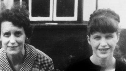 Sylvia Plath, amb els seus fills i la seva mare a Devon (Anglaterra), el 1962.