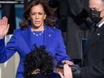 Washington (United States), 20/01/2021.- US Vice President-elect Kamala Harris (L) is sworn in as the 49th US Vice President by Supreme Court Justice Sonia Sotomayor during the inauguration of Joe Biden as US President in Washington, DC, USA, 20 January 2021. Biden won the 03 November 2020 election to become the 46th President of the United States of America. (Estados Unidos) EFE/EPA/SAUL LOEB / POOL