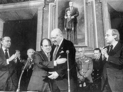 Jordi Pujol i Josep Tarradellas el 1980 en la presa de possessió del primer.