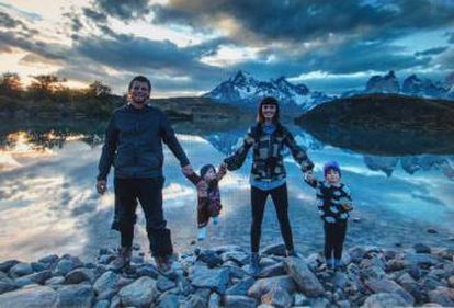 Adam Harris Heart, de 39 años, y Emily Faith Heart, de 37, viajan por el continente suramericano con sus dos hijas de 3 y 7 años desde 2012. Brasil, 1 de noviembre de 2017.