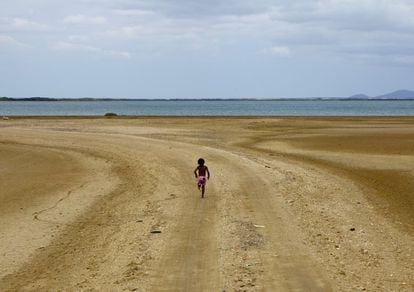 Vista parcial de la bahía de Portete en la Alta Guajira, a unos tres kilómetros de Portete y donde sus pobladores van a pescar o bañarse.