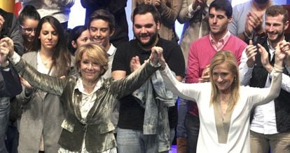 Esperanza Aguirre y Cristina Cifuentes en el acto del PP el pasado domingo en Alcorcón.