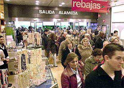 En la imagen, momento de la apertura de un centro comecial en Málaga.