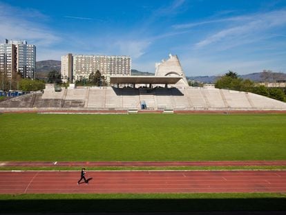 Le Stade, el estadio de Firminy-Vert, construido entre 1966 y 1968 según los planos de Le Corbusier en la localidad francesa.