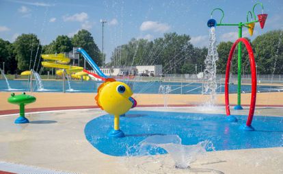 Zona infantil del parque acuático de Moczydlo, en Varsovia (Polonia).