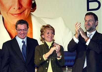 Esperanza Aguirre inicia la campaña electoral junto a Mariano Rajoy y Alberto Ruiz-Gallardón.