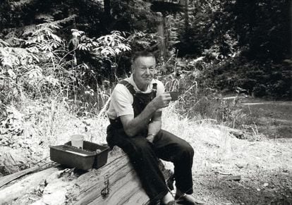 Joe Rantz, retratado en un bosque en Estados Unidos.