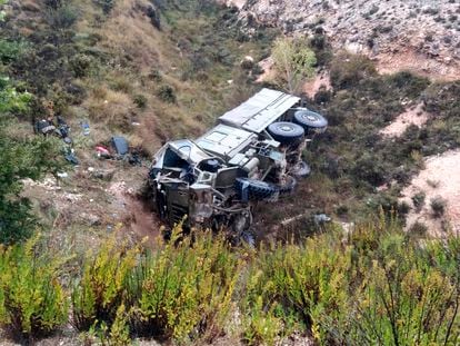 El camión militar cayó por un terraplén de la N-122, a la altura de Langa de Duero (Soria).