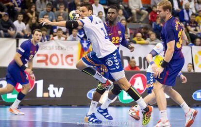 Adrià Figueras lanza entre Borges y Palmarsson.