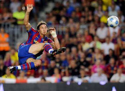 Ibrahimovic, en un remate acrobático.