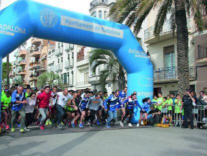 El pistoletazao de salida de la Cursa del Dimoni de Badalona.