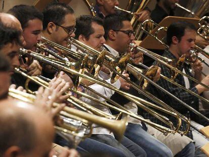 Sección de vientos de la Banda Sinfónica Municipal ensayando en el Auditorio Nacional.