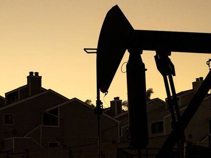 La OPEP pacta un recorte en la producción de crudo y el petróleo sube un 5%