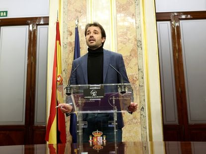 El diputado de Podemos Javier Sánchez Serna durante la rueda de prensa de este martes en el Congreso.