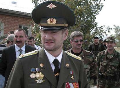 Sulim Yamadáiev en una base militar a las afueras de Grozni (Chechenia) en 2007.