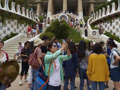 Turistas en el Parque Güell de Barcelona